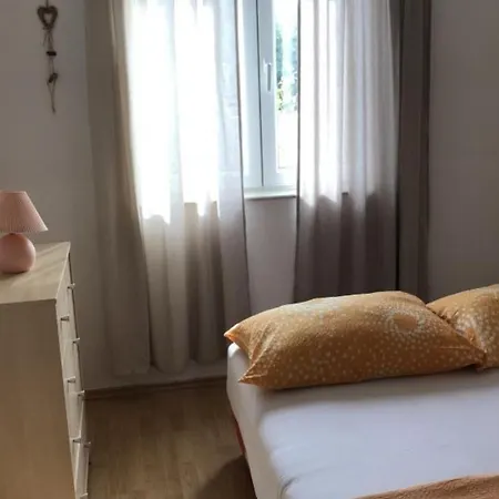 Nela * טרוגיר